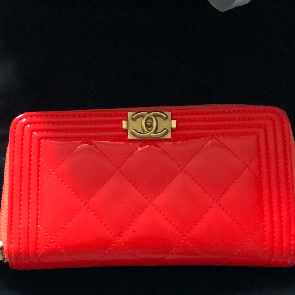 ❌SOLD❌ AUTHENTIC beautiful Chanel Boy zip wallet
